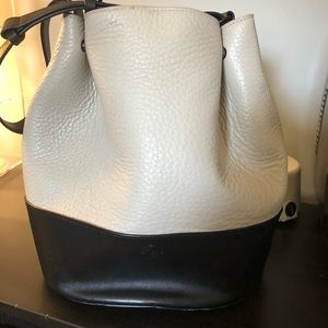 Dange Dover bucket bag
